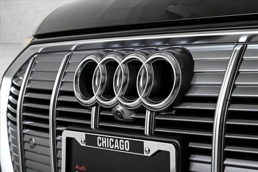 2022 Audi e-tron Premium Plus