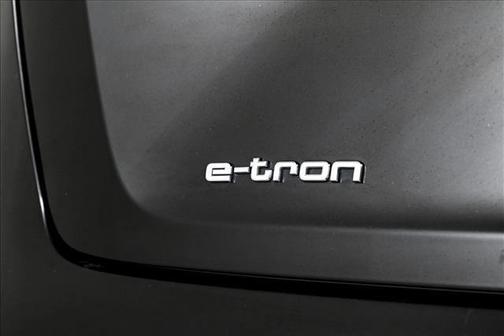 2022 Audi e-tron Premium Plus