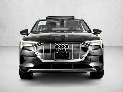 2022 Audi e-tron Premium Plus