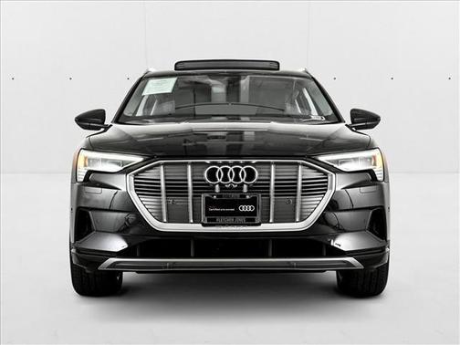 2022 Audi e-tron Premium Plus