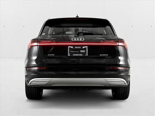 2022 Audi e-tron Premium Plus