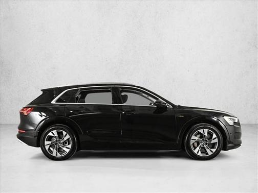 2023 Audi e-tron Premium Plus
