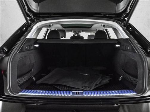 2023 Audi e-tron Premium Plus