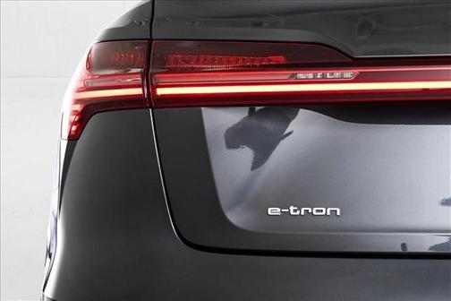 2020 Audi e-tron Premium Plus