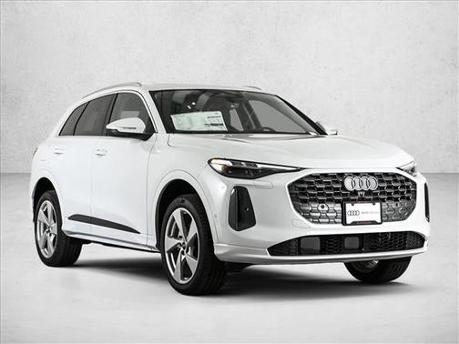 Glacier White Metallic 2026 Audi Q5 PLUS