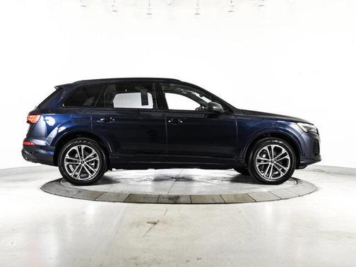 Blue Metallic 2026 Audi Q7 45 Premium