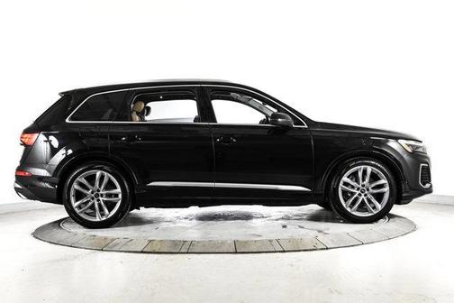 2025 Audi Q7 55 Premium Plus