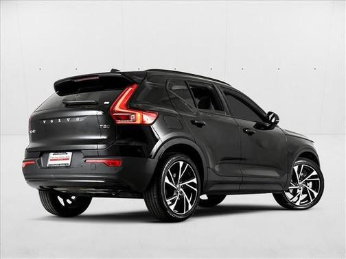 2022 Volvo XC40 T5 R-Design