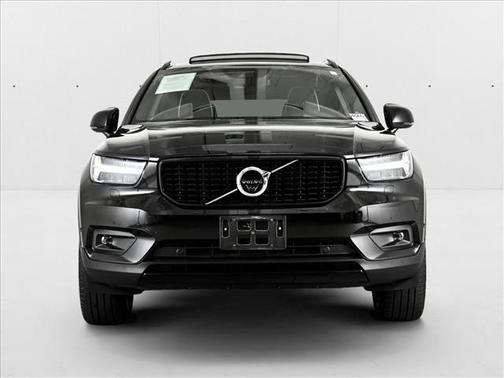 2022 Volvo XC40 T5 R-Design