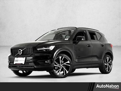 2022 Volvo XC40 T5 R-Design
