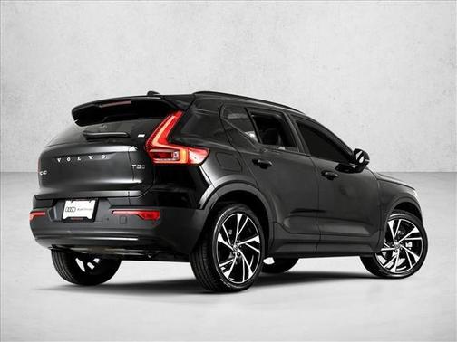 2022 Volvo XC40 T5 R-Design