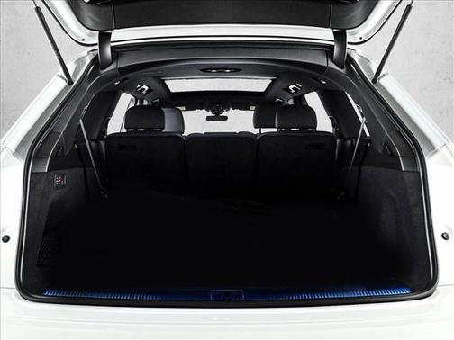 Glacier White Metallic 2026 Audi Q7 45 Premium