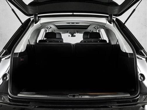Mythos Black Metallic 2023 Audi Q7 45 Premium Plus