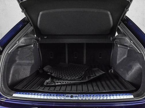Navarra Blue Metallic 2024 Audi Q3 45 S line Premium