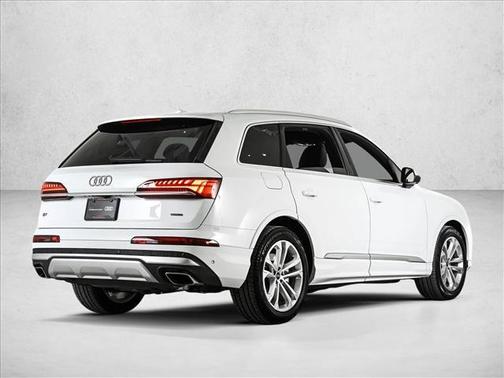 2025 Audi Q7 55 Premium Plus