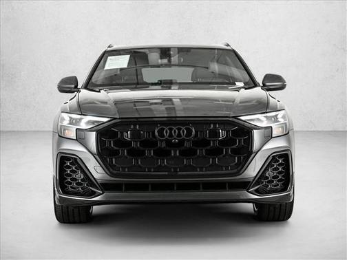 Daytona Gray Pearl Effect 2025 Audi Q8 Prestige