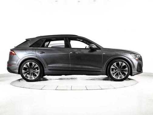 Daytona Gray Pearl Effect 2025 Audi Q8 Prestige