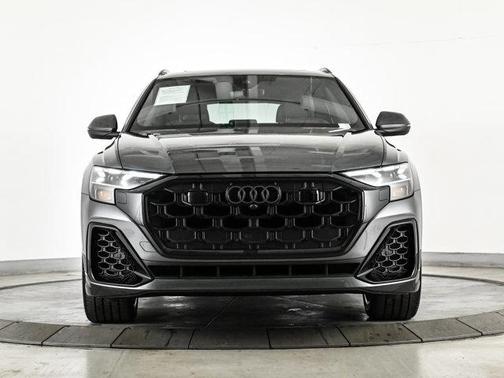 Daytona Gray Pearl Effect 2025 Audi Q8 Prestige