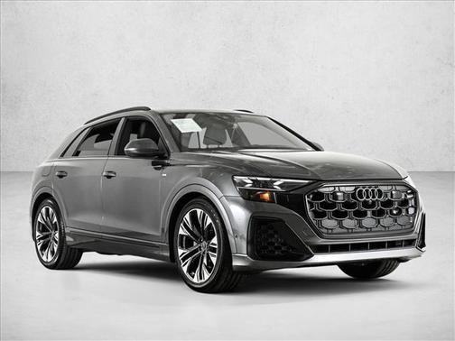 Daytona Gray Pearl Effect 2025 Audi Q8 Prestige