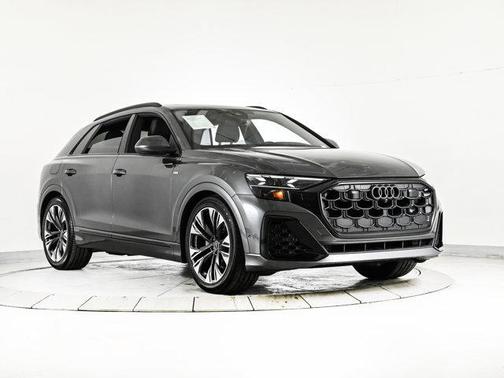 Daytona Gray Pearl Effect 2025 Audi Q8 Prestige