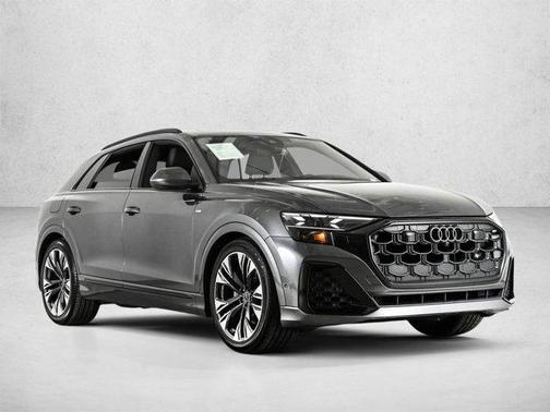 Daytona Gray Pearl Effect 2025 Audi Q8 Prestige