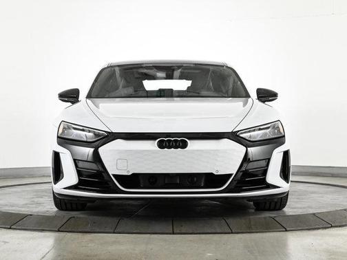 Suzuka Gray Metallic 2023 Audi e-tron GT Premium Plus