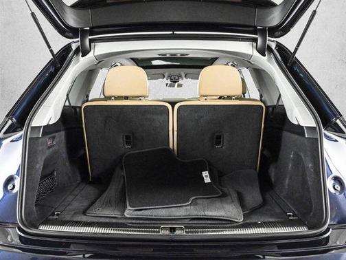 Waitomo Blue Metallic 2023 Audi Q7 45 Premium