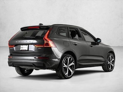 2023 Volvo XC60 B6 Ultimate Dark Theme