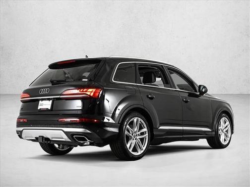 2025 Audi Q7 55 Premium Plus