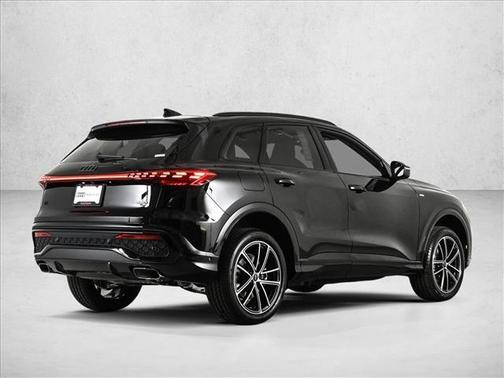 Mythos Black Metallic 2026 Audi Q5 PLUS