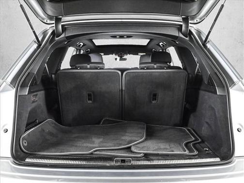 Satellite Silver Metallic 2025 Audi Q7 55 Premium Plus