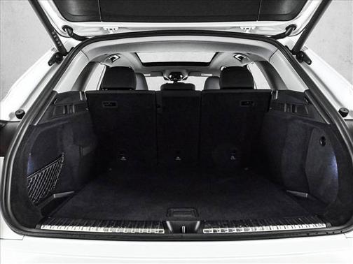 Glacier White Metallic 2025 Audi Q5 2.0T quattro Premium
