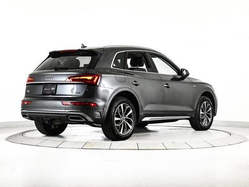 Daytona Gray Pearl Effect 2023 Audi Q5 45 S line Prestige