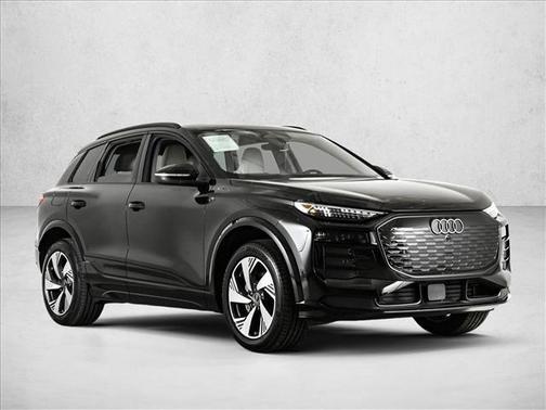Mythos Black Metallic 2025 Audi Q6 e-tron Premium