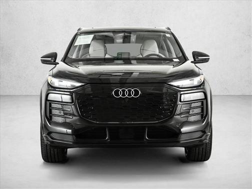 Mythos Black Metallic 2025 Audi Q6 e-tron Premium