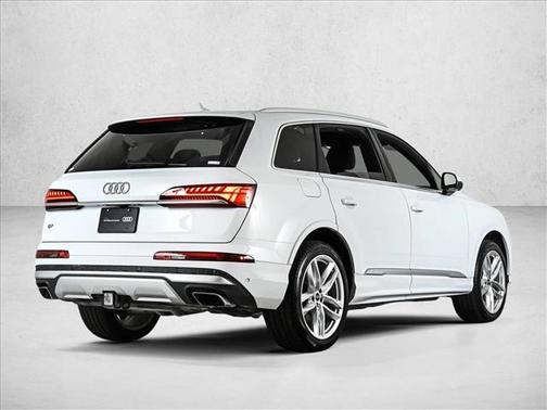 2025 Audi Q7 55 Premium Plus