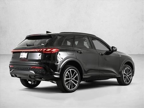Mythos Black Metallic 2026 Audi Q5 PLUS