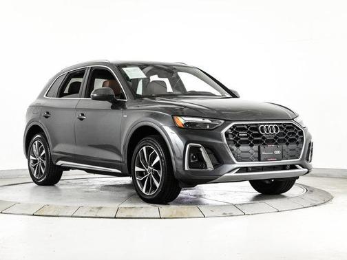 Daytona Gray Pearl Effect 2024 Audi Q5 45 S line quattro Premium