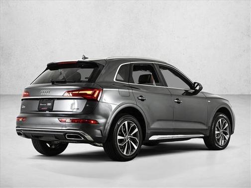Daytona Gray Pearl Effect 2024 Audi Q5 45 S line quattro Premium