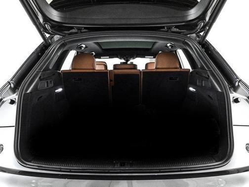 Daytona Gray Pearl Effect 2024 Audi Q5 45 S line quattro Premium
