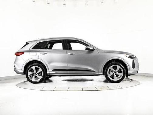 Florett Silver Metallic 2026 Audi Q5 PLUS