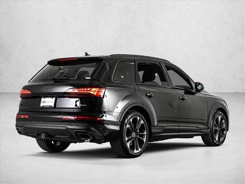 Mythos Black Metallic 2026 Audi Q7 PLUS