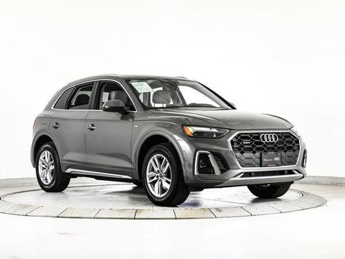 Chronos Gray Metallic 2024 Audi Q5 45 S line quattro Premium
