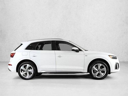 Ibis White 2023 Audi Q5 45 S line Premium Plus