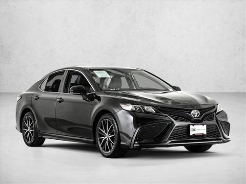 Midnight Black Metallic 2022 Toyota Camry SE