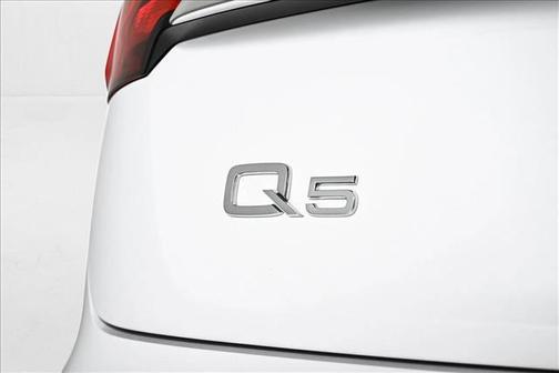 2025 Audi Q5 45 S line quattro Premium