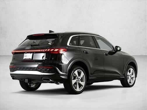 Mythos Black Metallic 2026 Audi Q5 PLUS