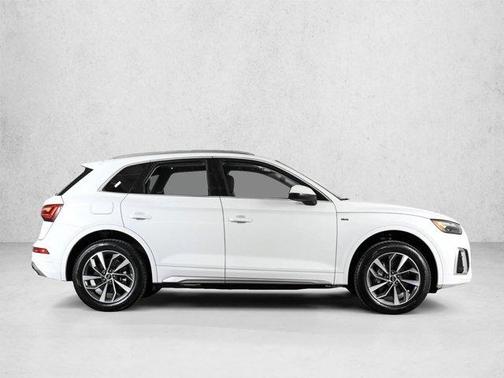 Arkona White 2024 Audi Q5 45 S line quattro Premium