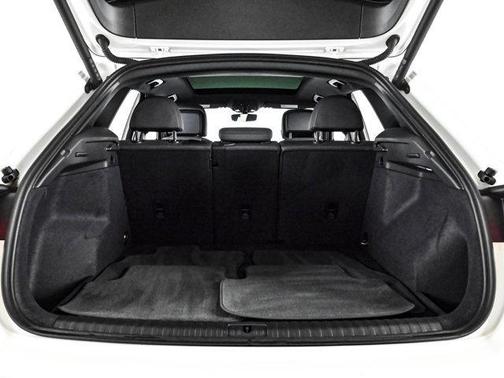 Ibis White 2023 Audi Q3 40 Premium