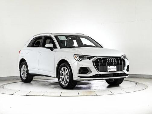Ibis White 2023 Audi Q3 40 Premium